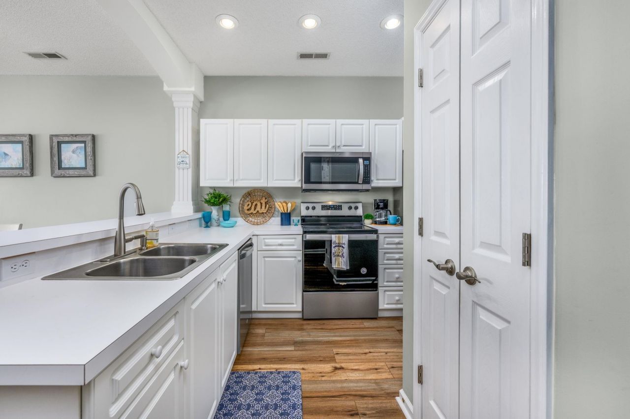 4621 Lightkeepers Way Photo 6