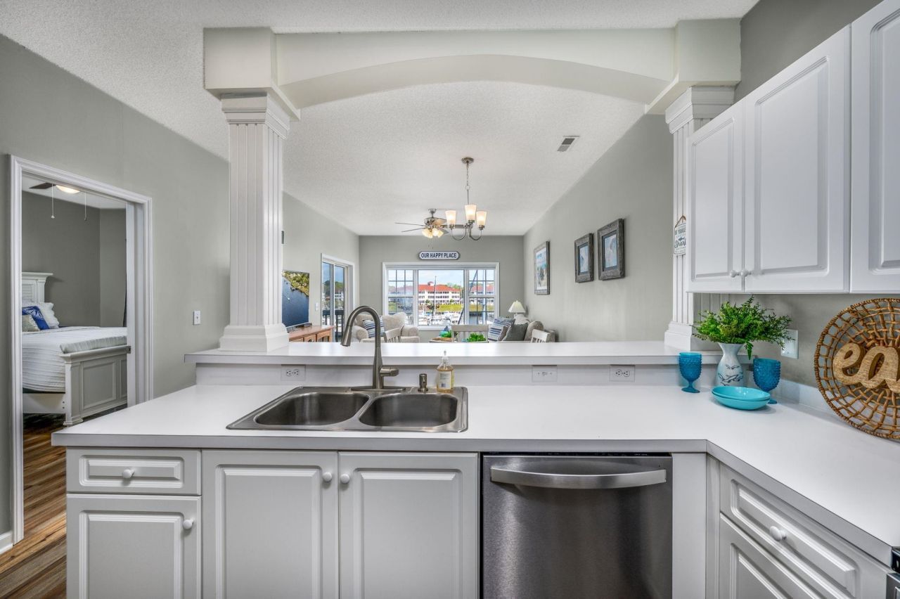 4621 Lightkeepers Way Photo 8