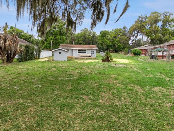 2316 N GRIFFIN DRIVE, LEESBURG, FL 34748
