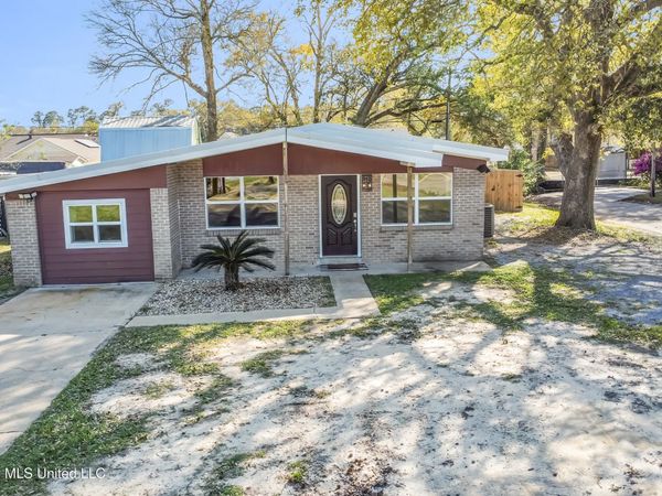 706 Spanish Acres Drive, Bay Saint Louis, MS 39520