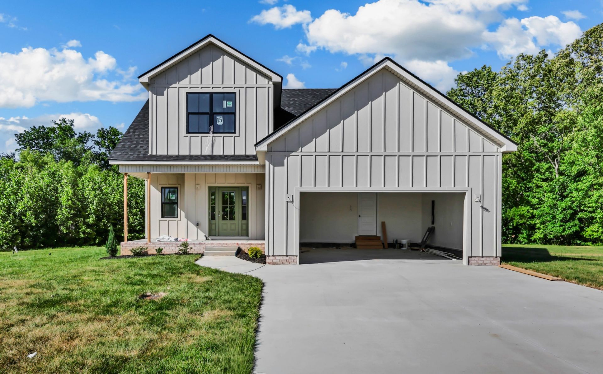 357 Chase Dr, Clarksville, TN 37043 Main Photo