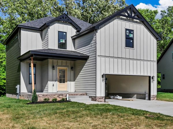 353 Chase Dr, Clarksville, TN 37043