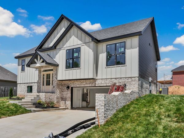 255 Bellshire Dr, Clarksville, TN 37043