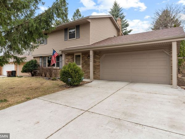 2245 Maple Lane E, Maplewood, MN 55109