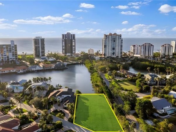 319 Pirates Bight , NAPLES, FL 34103