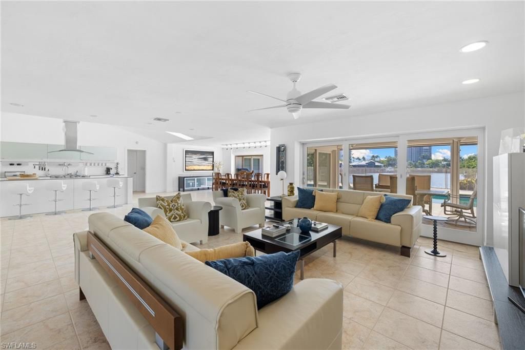 319 Pirates Bight, Naples, FL 34103 Photo