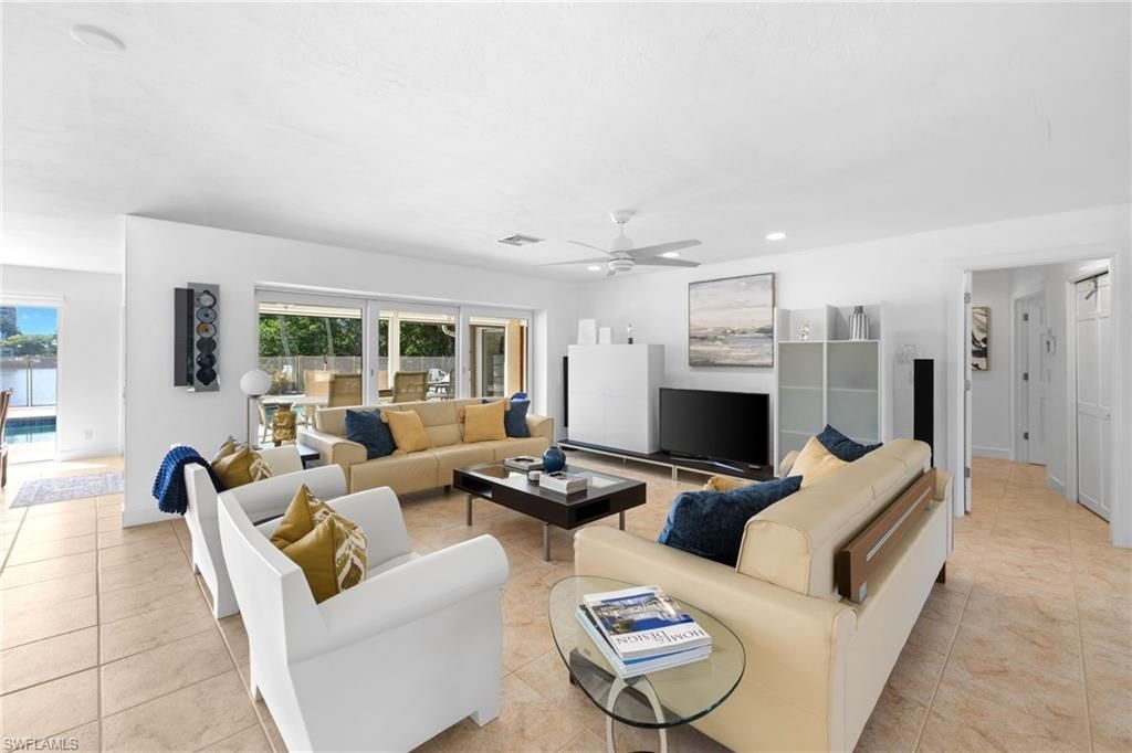 319 Pirates Bight, Naples, FL 34103 Photo