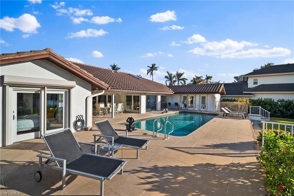 319 Pirates Bight, Naples, FL 34103 Photo