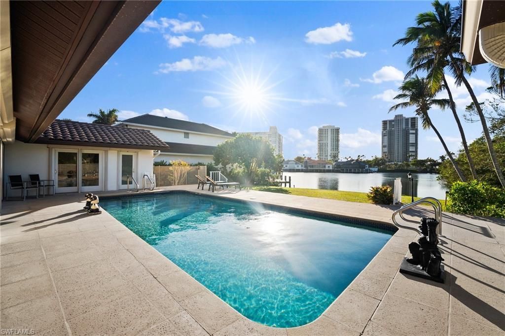 319 Pirates Bight , Naples, FL 34103 Photo