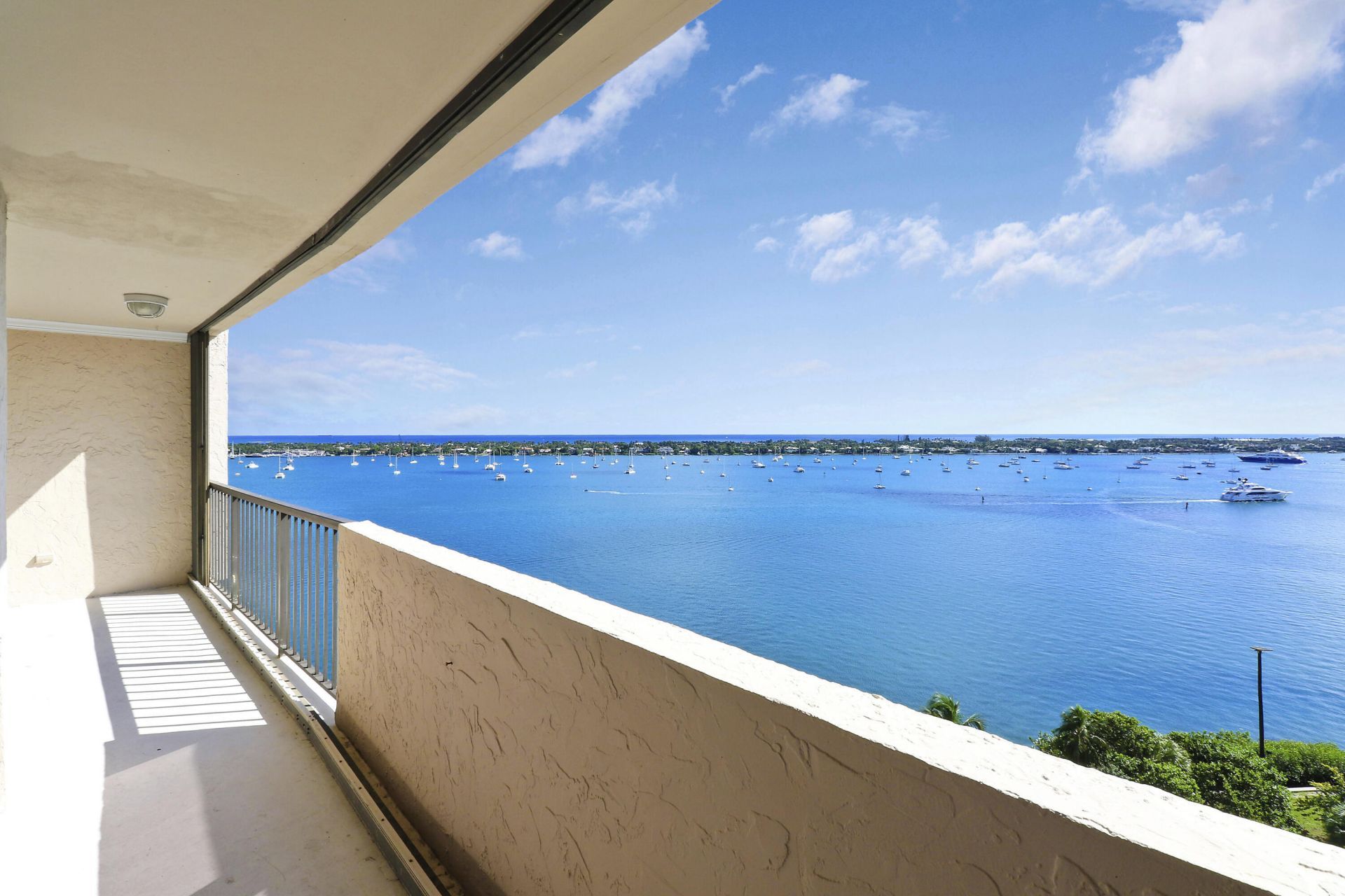 5200 N Flagler Drive, Unit 1404, West Palm Beach, FL 33407 Photo