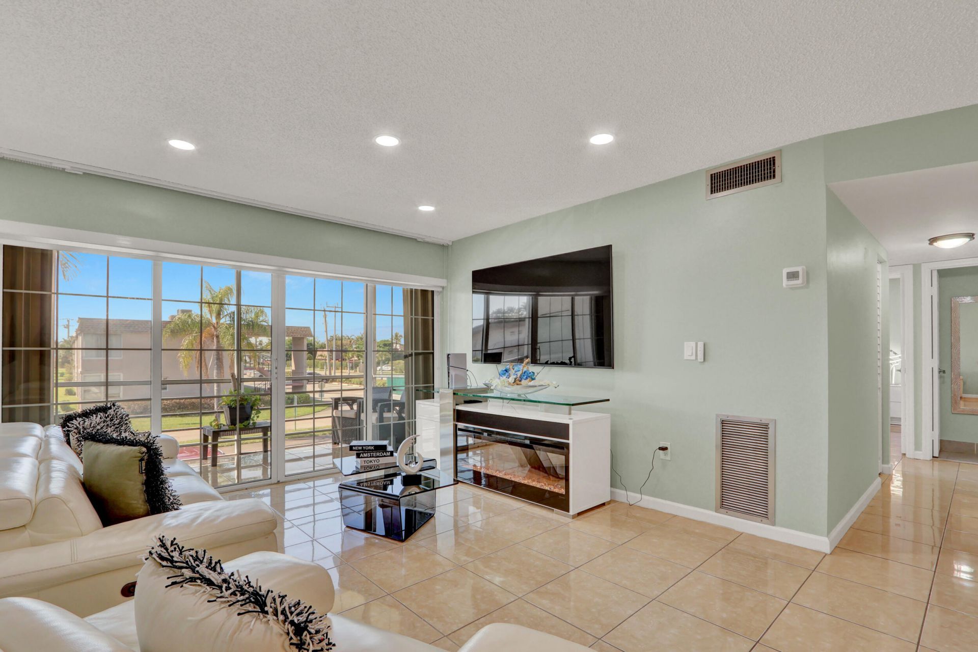 502 Davis Road, Unit 12, Palm Springs, FL 33461 Photo