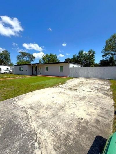 15825 E Bunche Park Dr , Miami Gardens, FL 33054 Photo