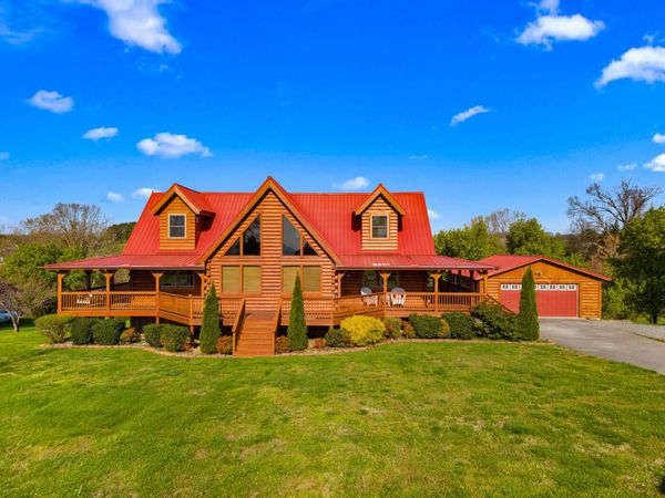 811 Pinnacle Drive, Dandridge, TN 37725
