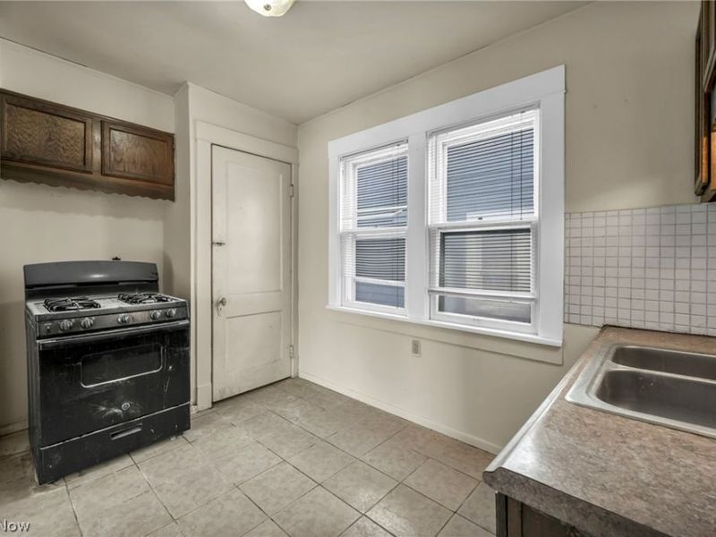 7909 Goodman Avenue, Cleveland, OH 44105 Photo 9