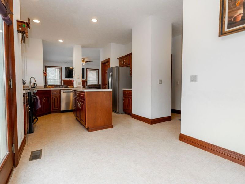 2442 Greystone Lane, Springfield, OH 45503 Photo 12