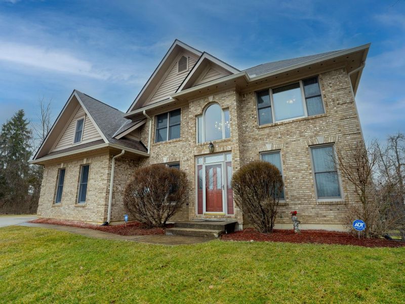 2442 Greystone Lane, Springfield, OH 45503 Photo 2