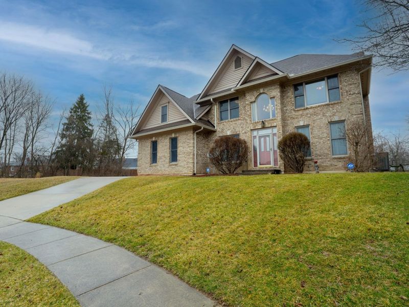 2442 Greystone Lane, Springfield, OH 45503 Photo 3