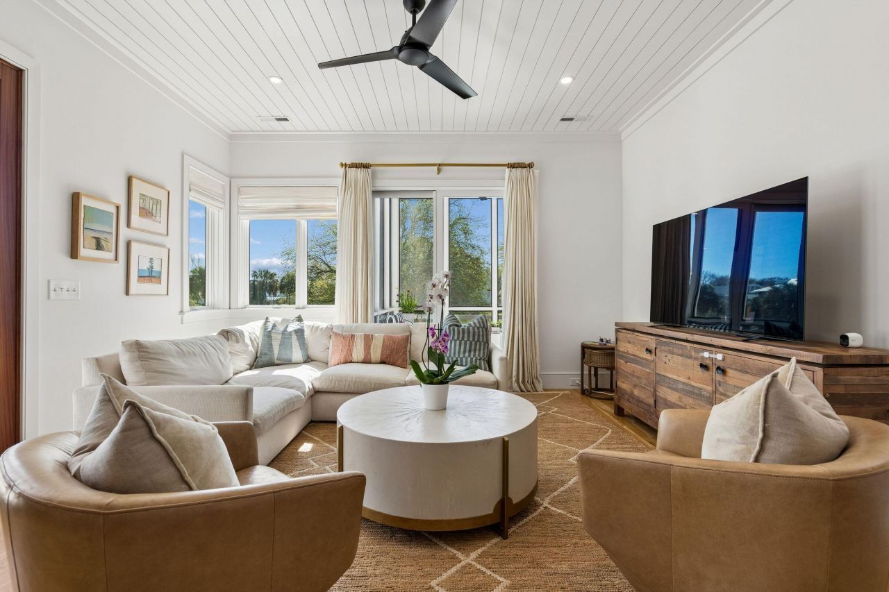 772 Gate Post Drive Photo 18