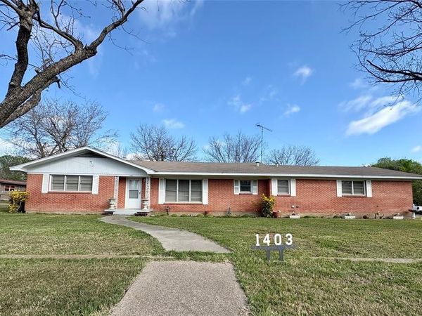 1403 W 5th Street , Clifton, TX 76634
