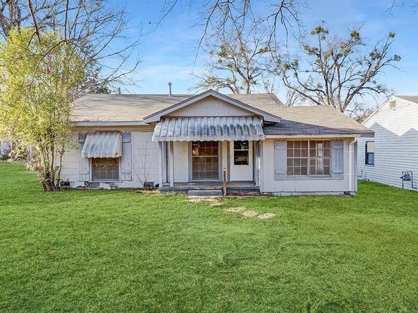 733 Arizona Avenue , Wake Village, TX 75501