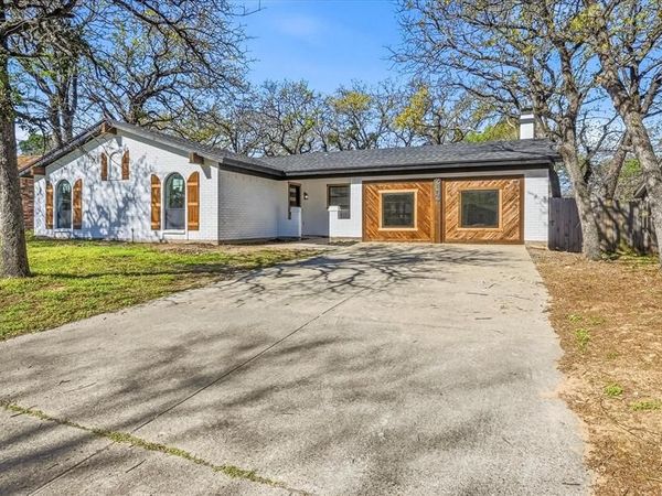 2804 Bent Tree Lane, Arlington, TX 76016