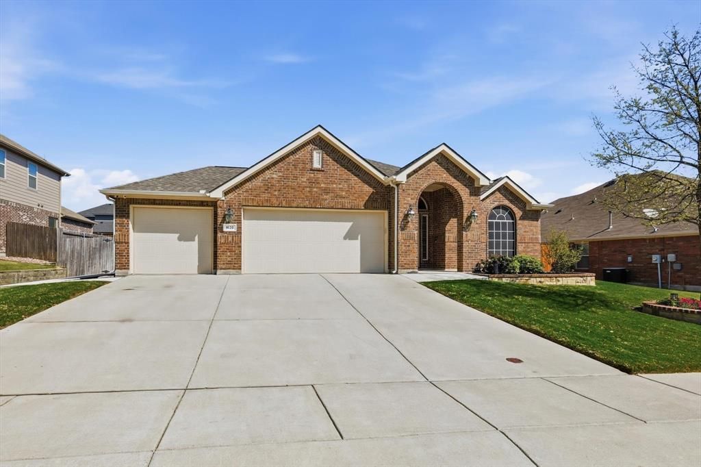 1628 Suncatcher Way, Fort Worth, TX 76052 Main Photo