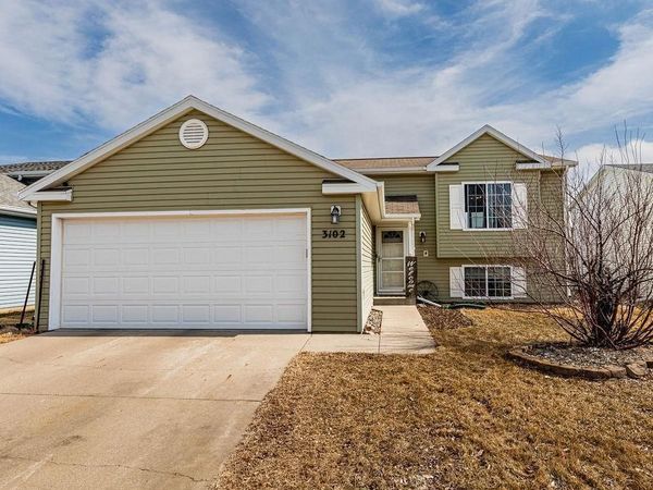 3102 32nd Street S, Moorhead, MN 56560
