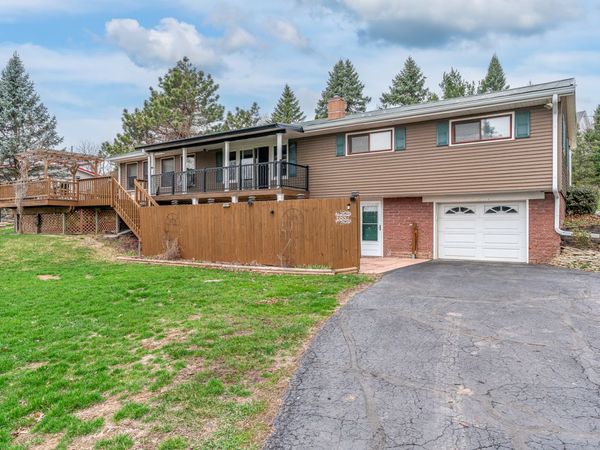 6887 Colonial Avenue, Bettendorf, IA 52722