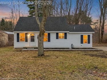 3981 Pine Grove Avenue, Fort Gratiot Twp, MI 48059
