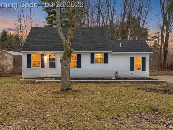 3981 Pine Grove Avenue, Fort Gratiot Twp, MI 48059