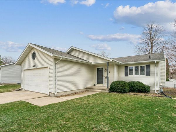 2216 W 8th Street, Cedar Falls, IA 50613