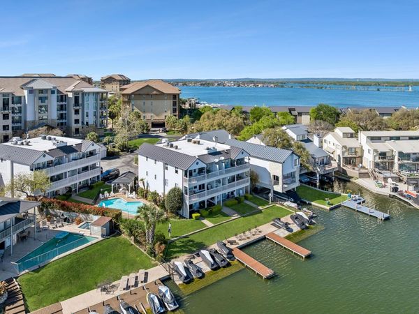 101 Island DR, Horseshoe Bay, TX 78657