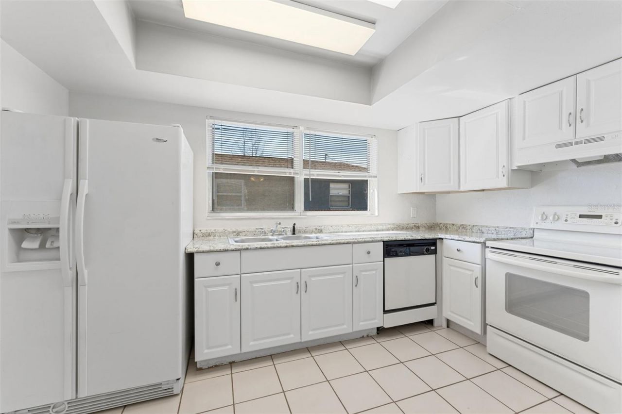 669 52nd Avenue S, Saint Petersburg, FL 33705 Photo