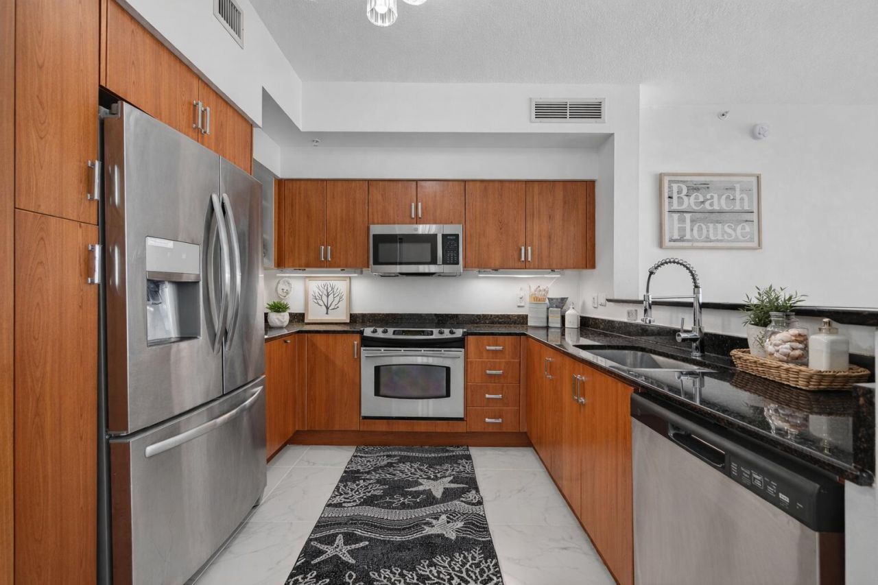 806 E Windward Way, Unit 403, Lantana, FL 33462 Photo