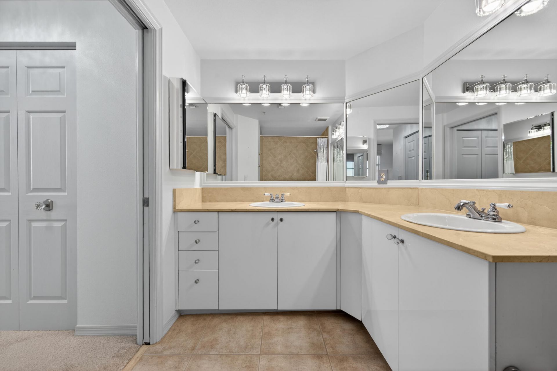 806 E Windward Way, Unit 403, Lantana, FL 33462 Photo