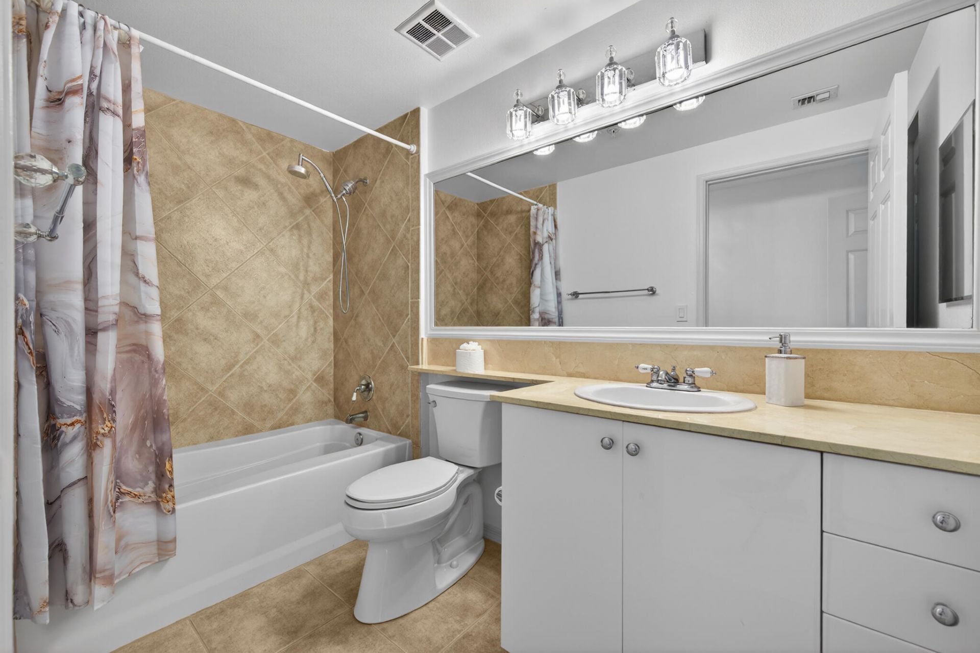 806 E Windward Way, Unit 403, Lantana, FL 33462 Photo