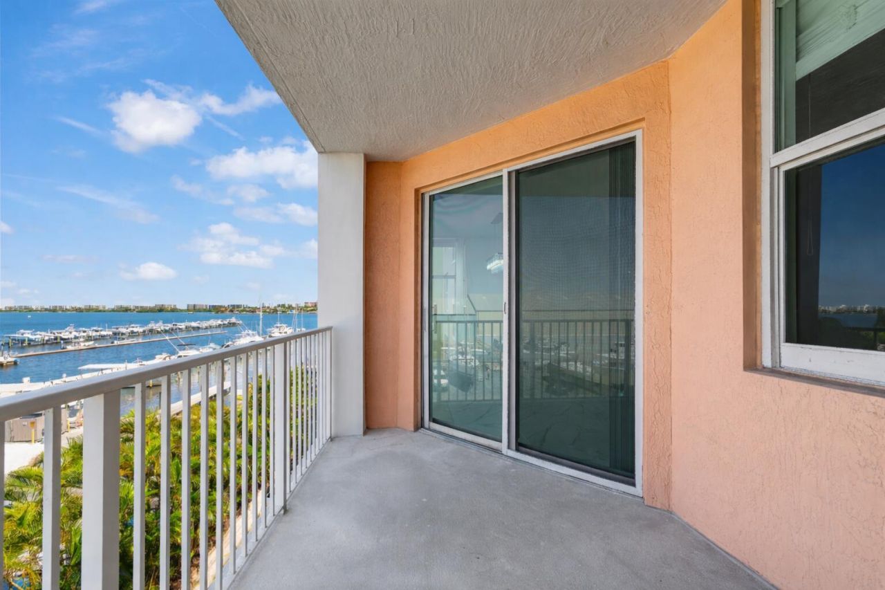 806 E Windward Way, Unit 403, Lantana, FL 33462 Photo