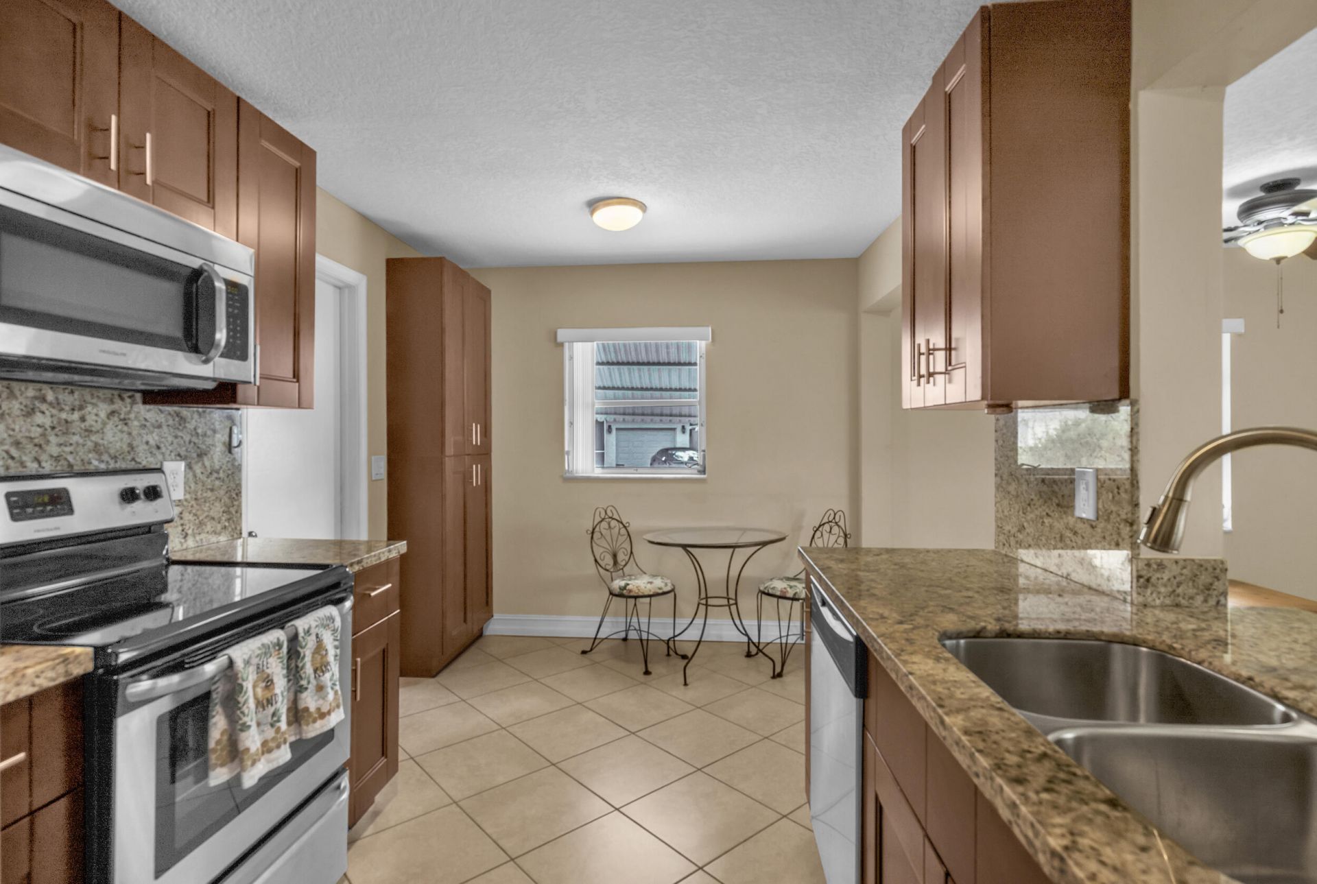 8208 NW 14 Street, Plantation, FL 33322 Photo