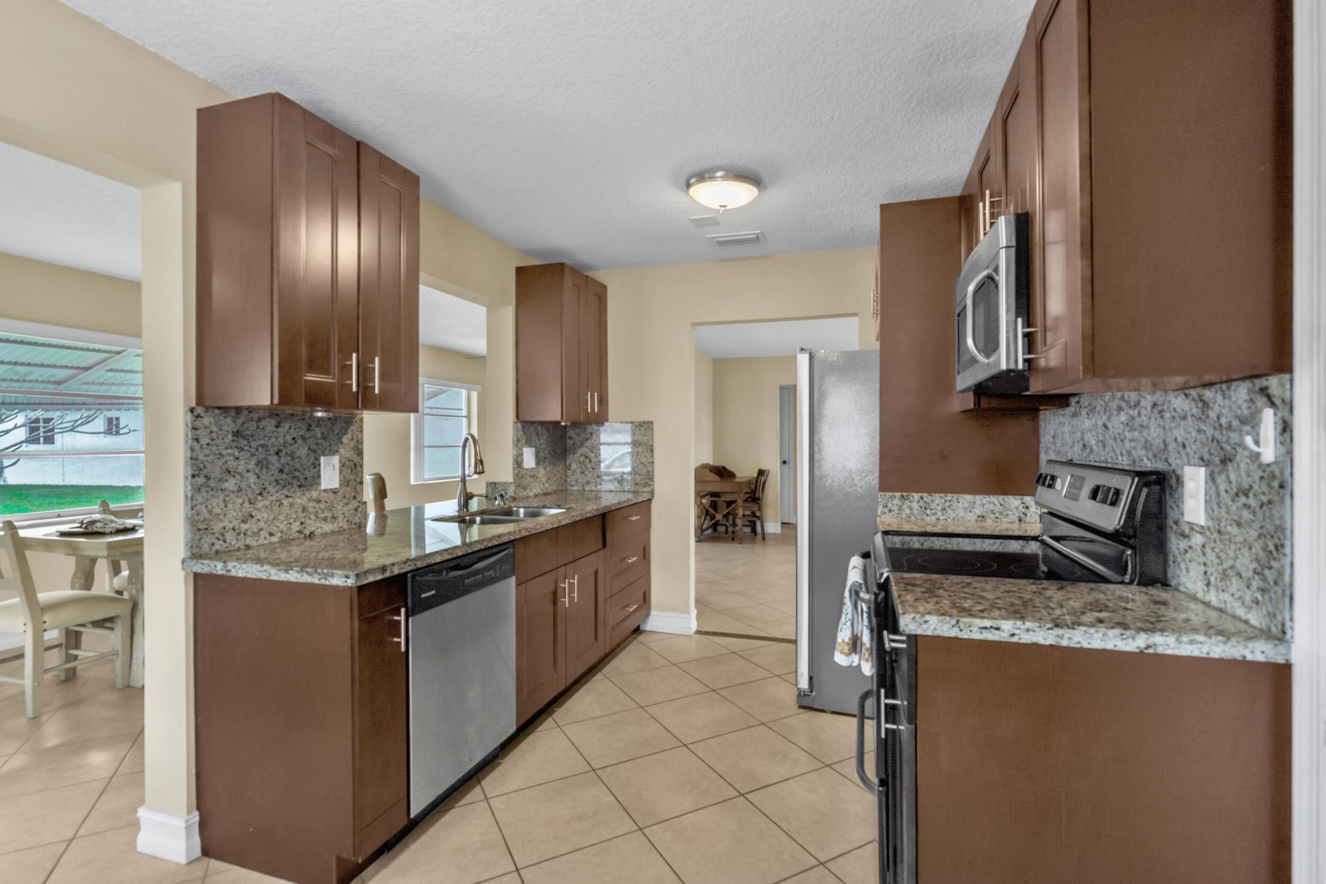 8208 NW 14 Street, Plantation, FL 33322 Photo