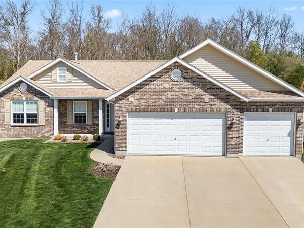 500 Micahs Way , Columbia, IL 62236
