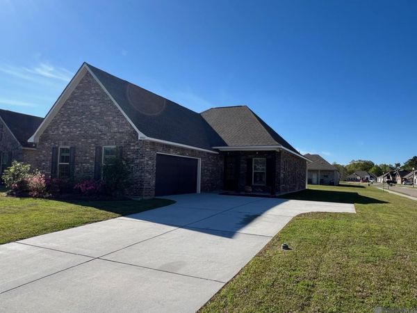 9922 Stratford Dr, Denham Springs, LA 70726