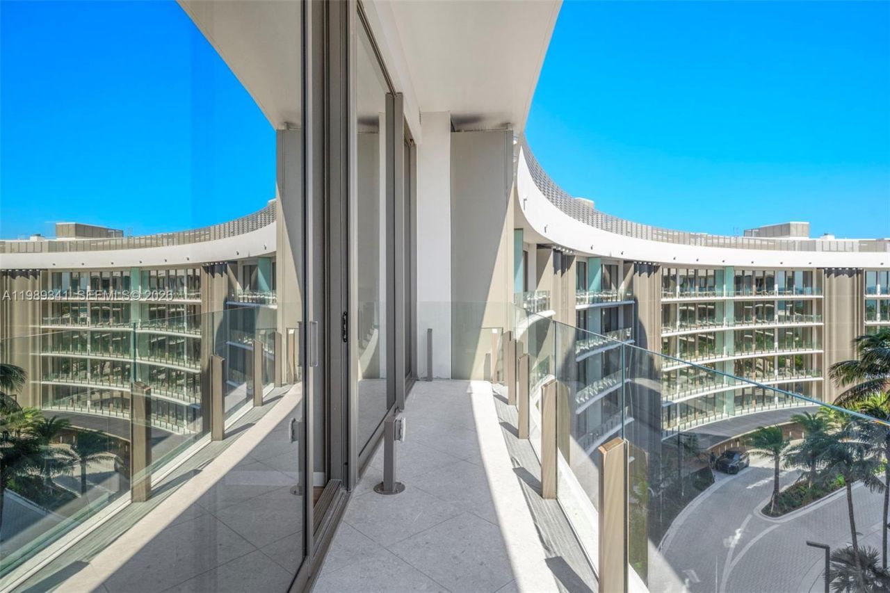 5 Grove Isle Dr , Unit PHS01, Coconut Grove, FL 33131 Photo