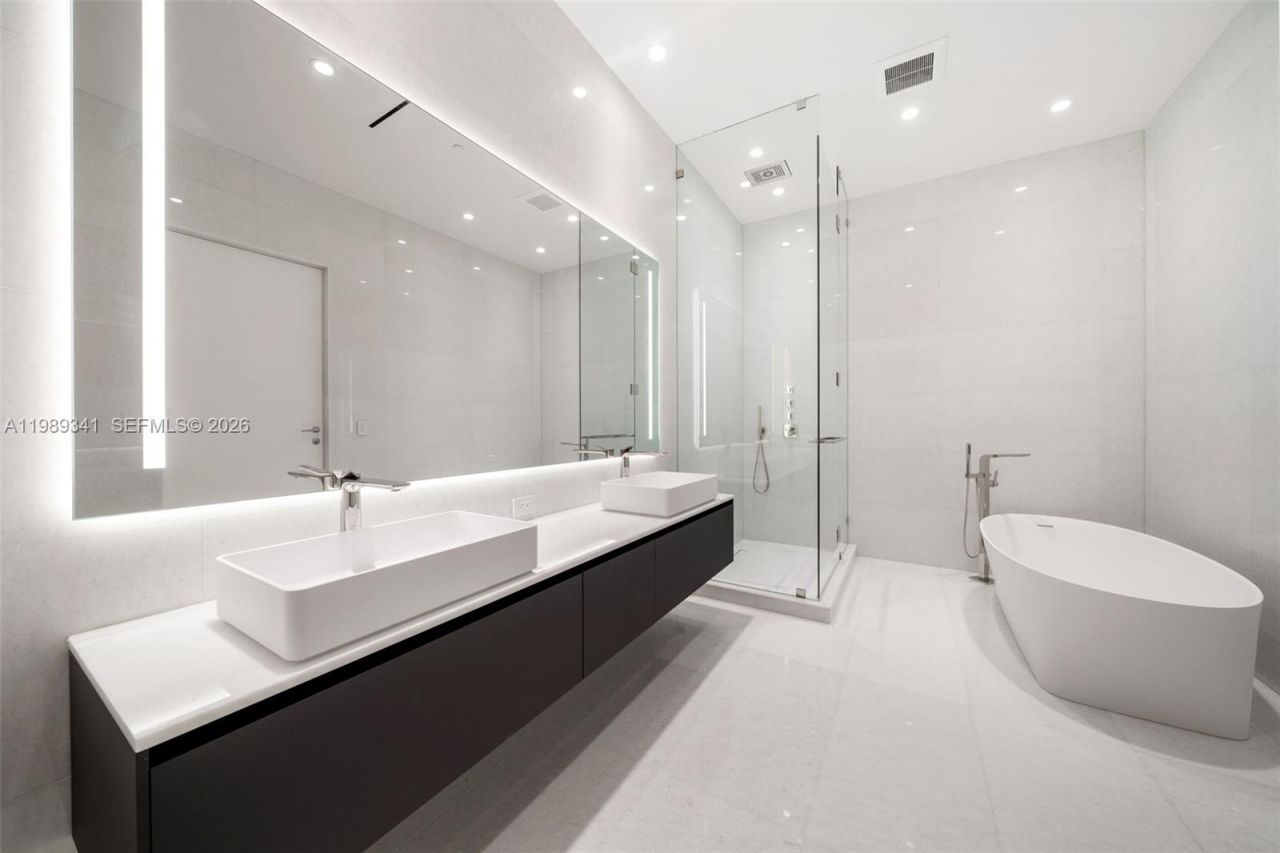 5 Grove Isle Dr , Unit PHS01, Coconut Grove, FL 33131 Photo