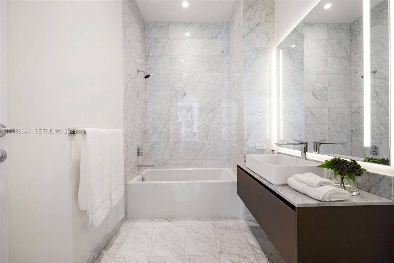 5 Grove Isle Dr , Unit PHS01, Coconut Grove, FL 33131 Photo