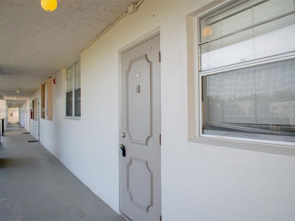 9230 Lagoon Pl , Unit 411, Davie, FL 33324