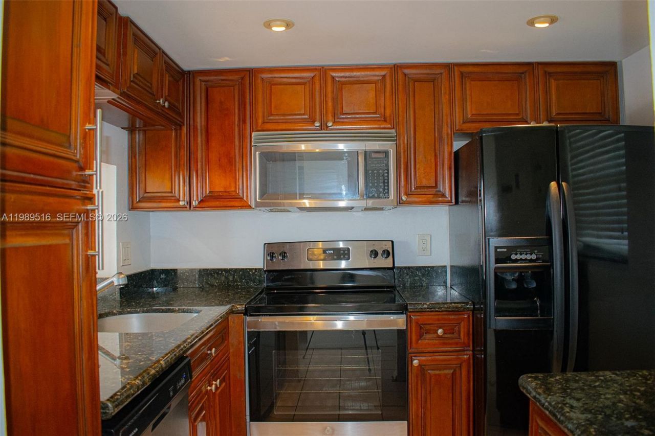 9230 Lagoon Pl , Unit 411, Davie, FL 33324 Photo