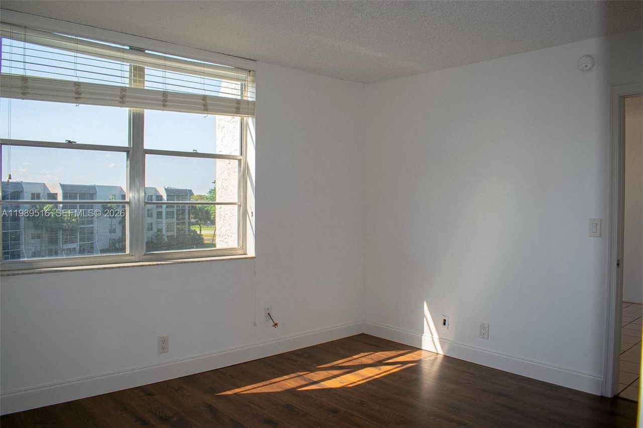 9230 Lagoon Pl , Unit 411, Davie, FL 33324 Photo