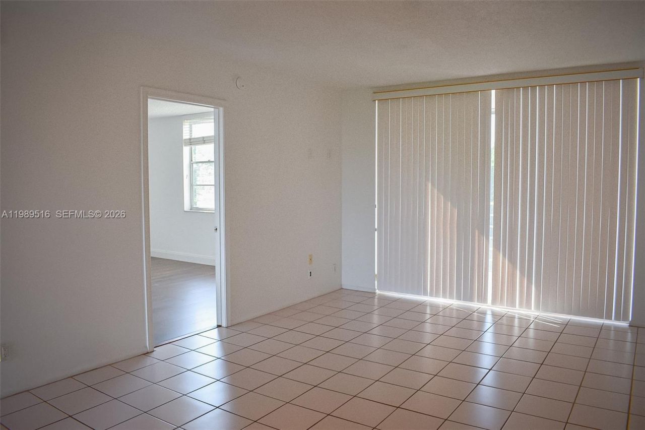 9230 Lagoon Pl , Unit 411, Davie, FL 33324 Photo