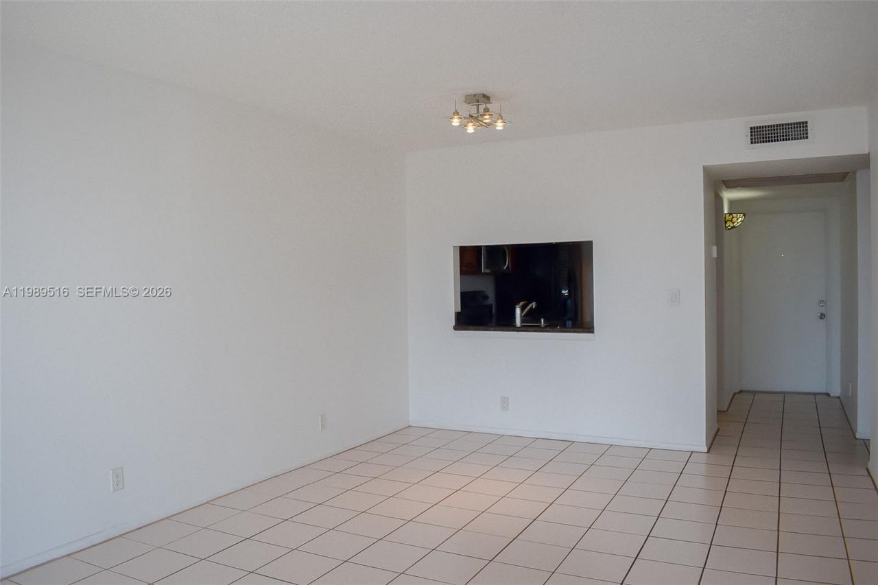 9230 Lagoon Pl, Unit 411, Davie, FL 33324 Photo