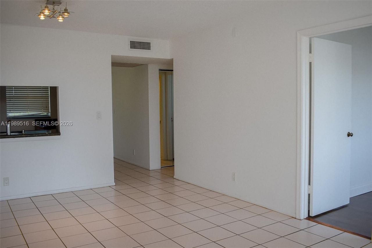 9230 Lagoon Pl, Unit 411, Davie, FL 33324 Photo